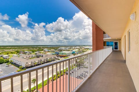 Balcony/Terrace, City view, Street view