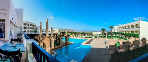 Balcony/Terrace, Pool view, Swimming pool