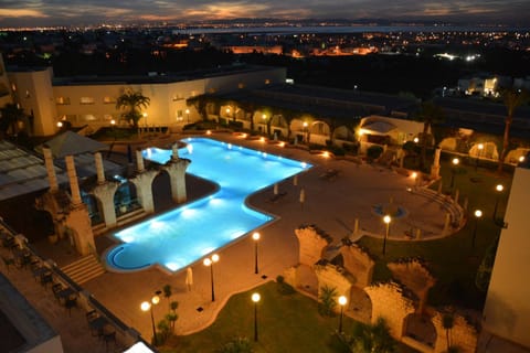 Bird's eye view, Pool view