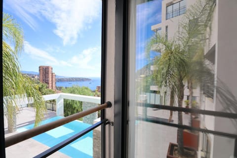 Luxurious Apartments Monaco&SeaView, InfinityPool&Parking Condo in Roquebrune-Cap-Martin