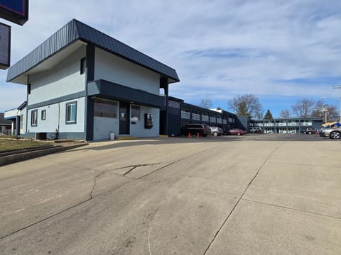 Richmond Inn and Suites Motel in Indiana