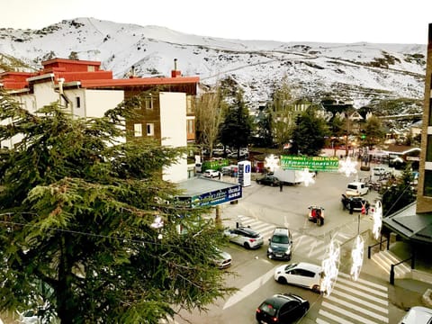 Neighbourhood, Balcony/Terrace, City view, Mountain view, Street view