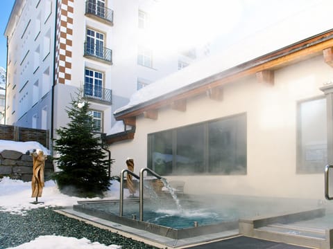 Hot Tub, Swimming pool