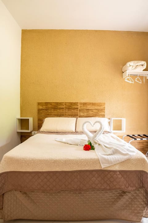 Pousada Cantinho do Sossego Paraty tem Piscina com Vista pra Montanha, Salão de Jogos, Café da Manhã, Estacionamento, Gerador de Energia, Próximo as principais Praias, Ilhas e Cachoeiras Inn in State of Rio de Janeiro