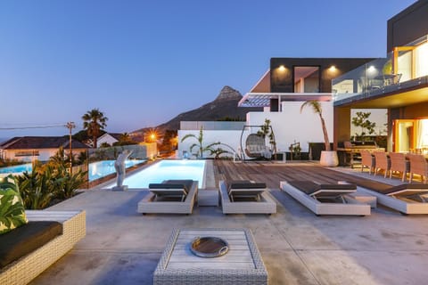 Jo Leo House by Totalstay Chalet in Camps Bay