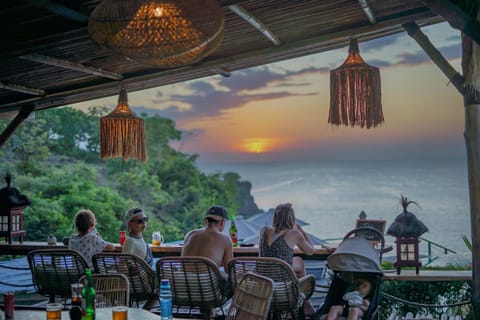 Restaurant/places to eat, Sea view