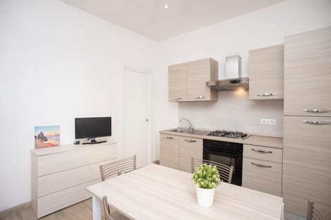 TV and multimedia, Kitchen or kitchenette, Dining area, pet friendly, stove