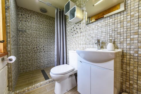 Bathroom, Photo of the whole room