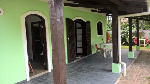 Casa, quarto inteiro e quarto compartilhado Juréia Location de vacances in São Sebastião