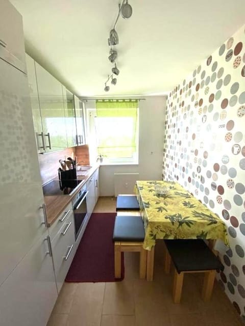 Kitchen or kitchenette, Dining area, stove