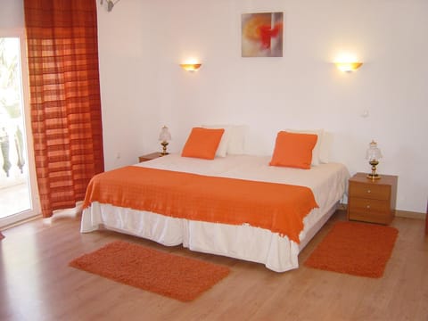 Bed, Photo of the whole room, Decorative detail, Bedroom