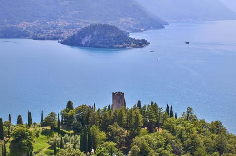 Castello di Vezio in the Village Casa in Varenna