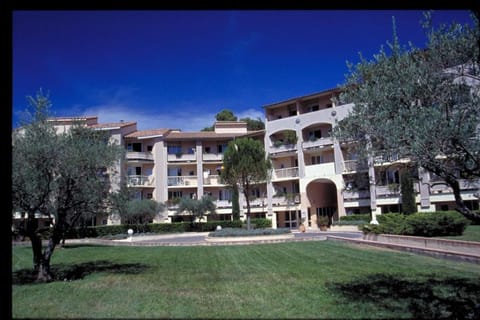 Résidence les Grands Pins Apartment hotel in Gréoux-les-Bains
