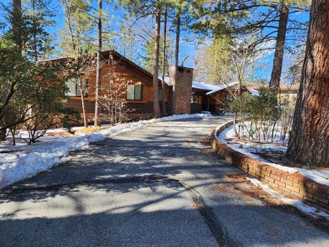 Silver Pines Lodge Inn in Idyllwild-Pine Cove