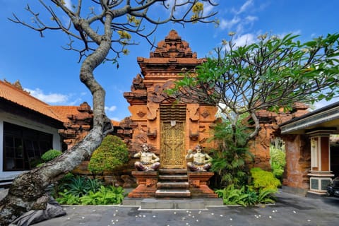 Facade/entrance, Garden