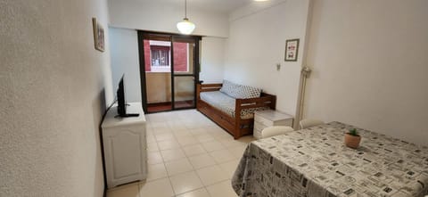 Bed, Living room, Photo of the whole room, Dining area