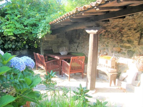 Os Carrís House in Terra de Soneira