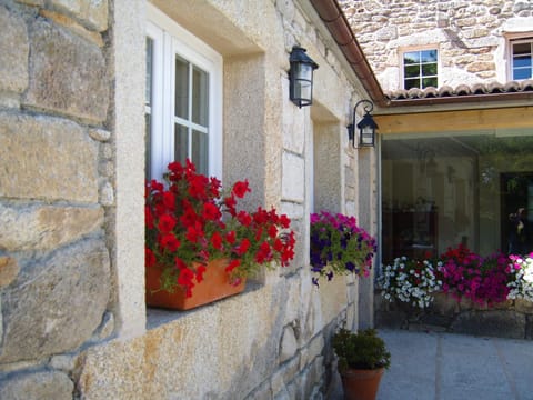 Os Carrís House in Terra de Soneira