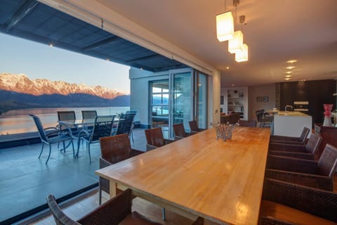 Natural landscape, Balcony/Terrace, Living room, Seating area, Dining area, Mountain view