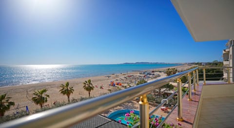 Natural landscape, Balcony/Terrace, Beach, Evening entertainment