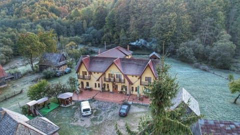 Property building, Day, Natural landscape, Bird's eye view, View (from property/room), Garden view