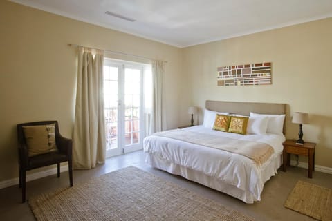 Villa Costa Rose - No Loadshedding Bed and Breakfast in Sea Point