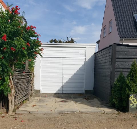 Inner courtyard view, Parking