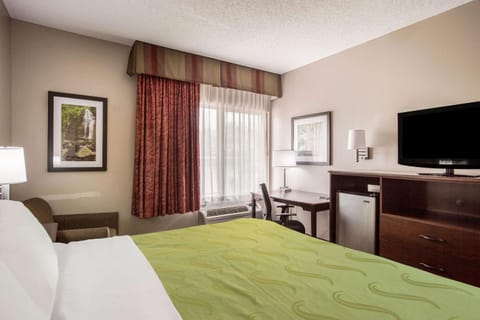 Quality Inn & Suites Lawrence - University Area Hôtel in Lawrence