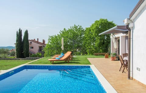 Modern Villa di Rovigno with Pool, Hot Tub and Sea View Villa in Rovinj