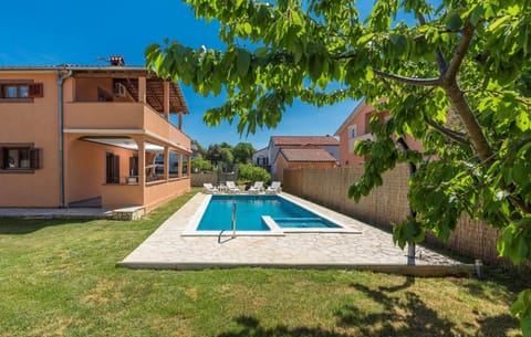 Property building, Garden, Swimming pool