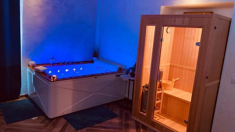 Sauna, Bathroom, Spa and wellness centre/facilities