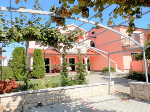Property building, Patio, Facade/entrance, Garden