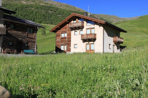 Bait Del Pont Apartment hotel in Canton of Grisons