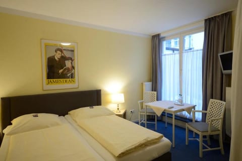 ALPHA Hotel Garni Bed and Breakfast in Hamburg