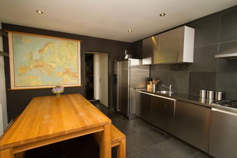 Koeienstal, Private House with wifi and free parking for 1 car Appartamento in Amsterdam