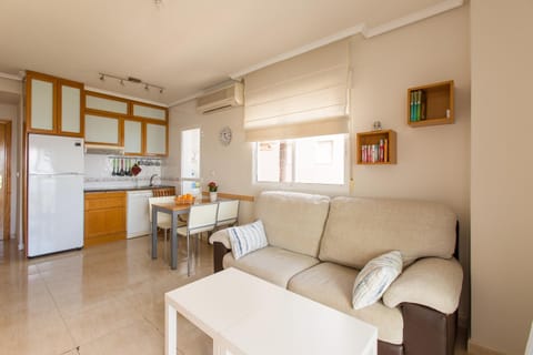 Photo of the whole room, Dining area