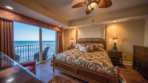 Family Friendly - Direct Oceanfront Sanibel 303 Apartment hotel in Daytona Beach Shores