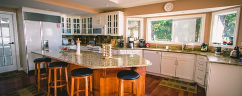 Rae Leigh Heights BnB Bed and Breakfast in Southern Gulf Islands