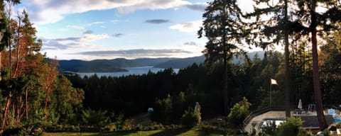 Rae Leigh Heights BnB Bed and Breakfast in Southern Gulf Islands