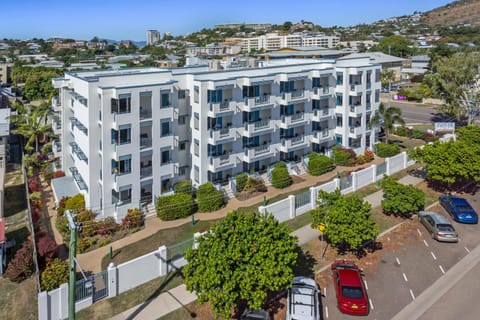 Madison Ocean Breeze Apartments Hotel in Townsville