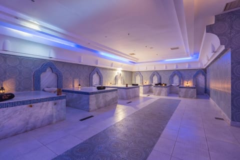 Massage, Sauna, Steam room, Spa and wellness centre/facilities