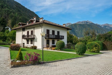Facade/entrance, Garden