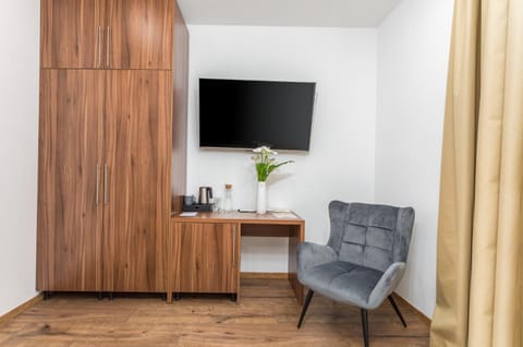 TV and multimedia, Seating area, hair dresser