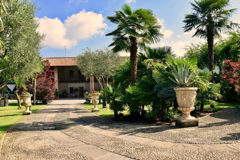 Facade/entrance, Garden