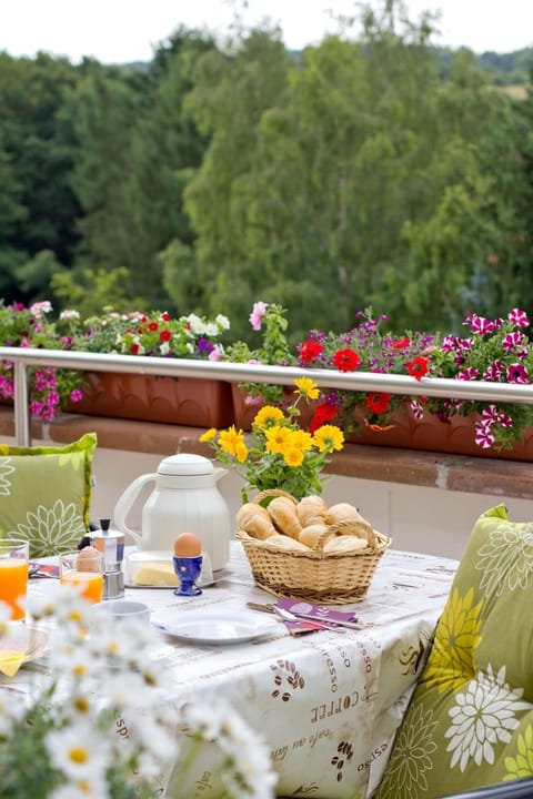 Balcony/Terrace, Food