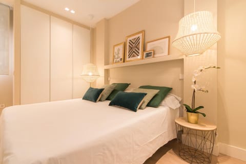 COMFORT & STYLE IN MADRID!!! 3BD 2BTH+TERRACE Apartment in Madrid