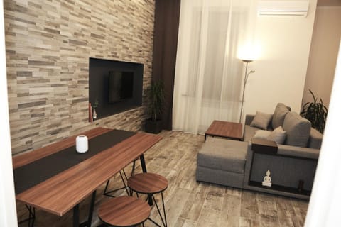 Communal lounge/ TV room, TV and multimedia, Living room, Seating area, Dining area, Evening entertainment