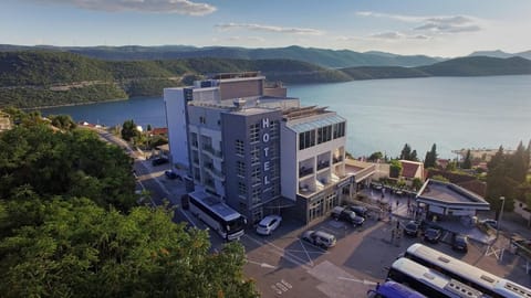 Facade/entrance, Bird's eye view