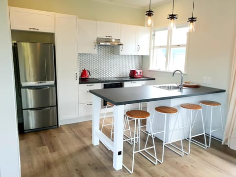 Kitchen or kitchenette, Seating area