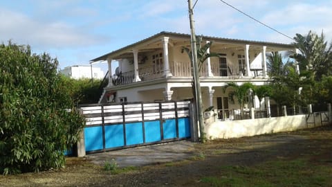 2 bedrooms house with sea view terrace and wifi at Trou aux Biches Maison in Trou-aux-Biches